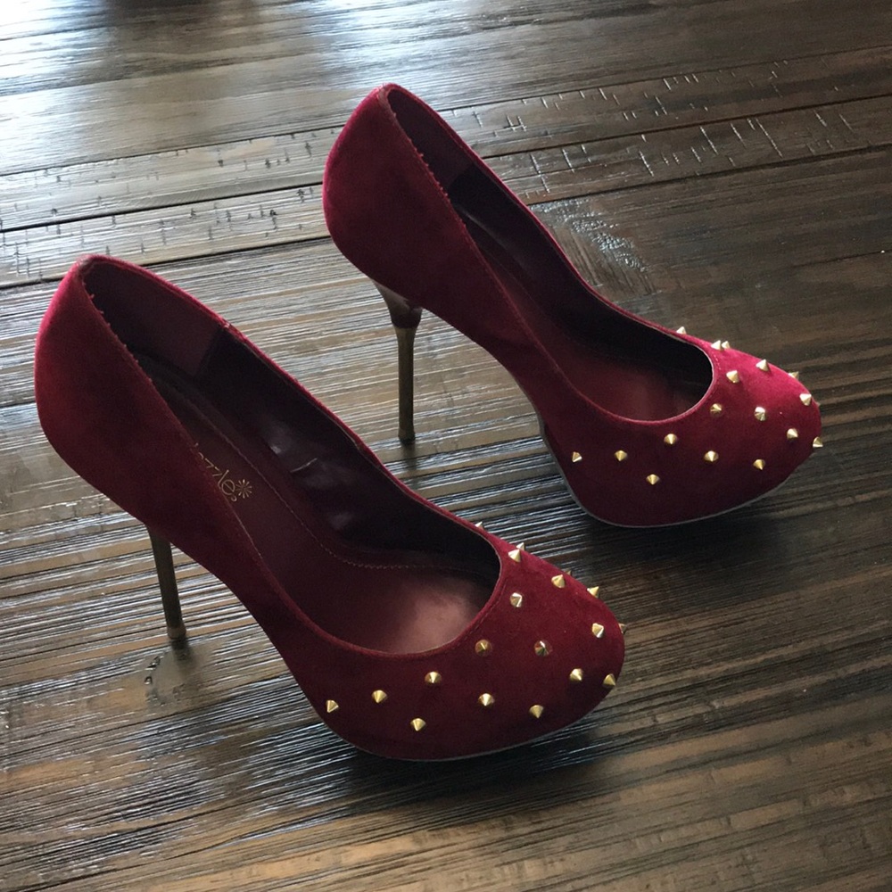 Shoe Dazzle Studded Pump size 8.5